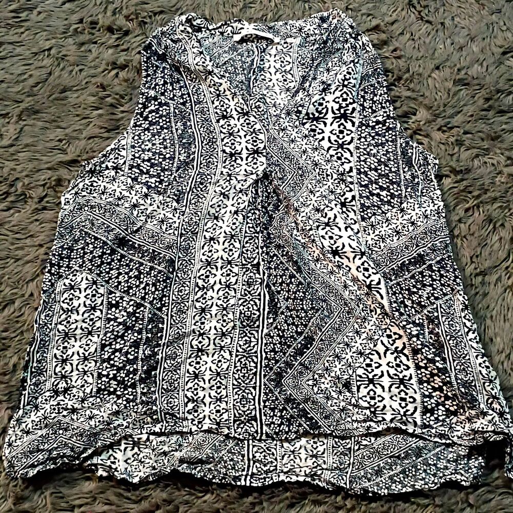 Violet + Claire Black White Geometric Tank Top Sleeveless V-Neck M Regular